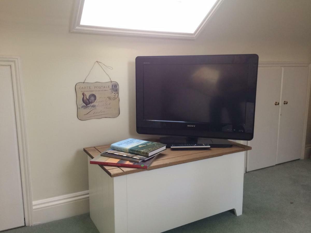 Old Station Gardens, Sw London Bed & Breakfast Тедингтън Екстериор снимка