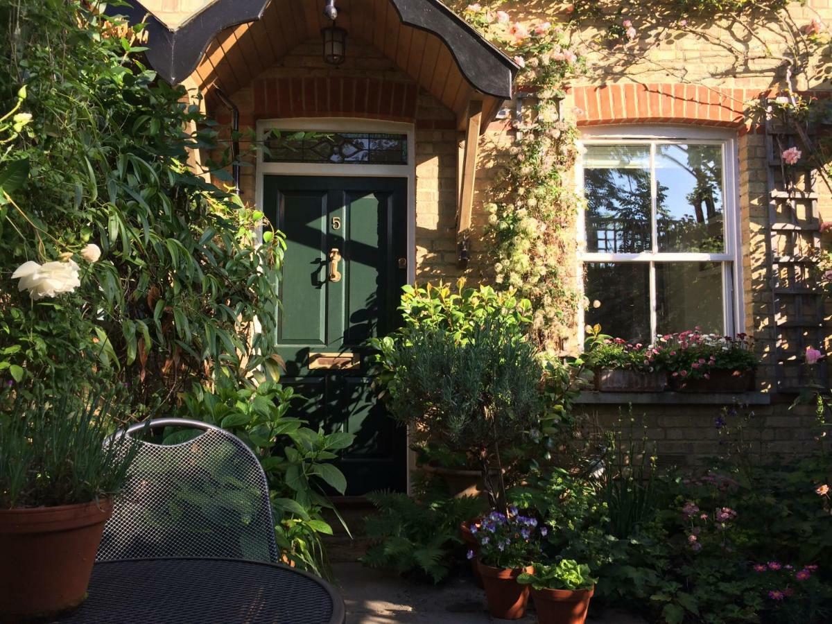 Old Station Gardens, Sw London Bed & Breakfast Тедингтън Екстериор снимка